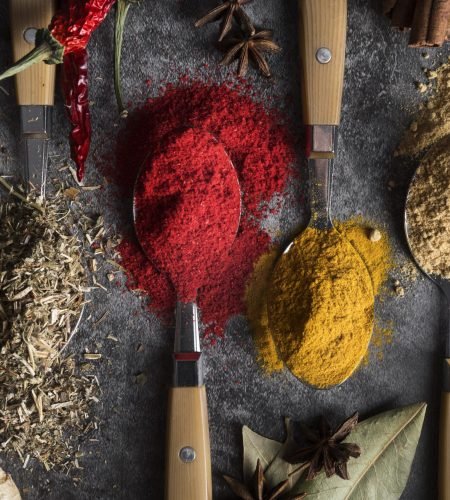 flat-lay-spoons-with-different-spices